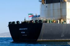 Kapal Tanker Iran Berlayar...