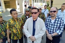Kantor DPP Golkar Dilempari...