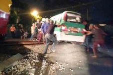 Menegangkan, Angkot...