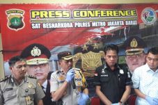 Melawan Polisi, Bandar...