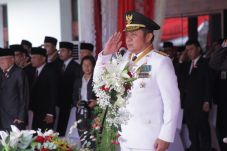 Herman Deru Jamin Warga...