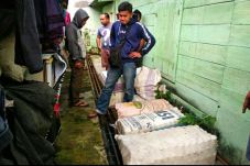 Polisi Gerebek Rumah...