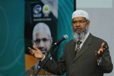 Singgung Rasial, Anwar...