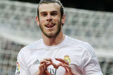 Giggs Girang Bale Bertahan...
