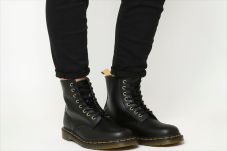 Perilisan Sepatu Bot...