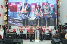 Meikarta Lakukan Topping...