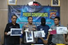 Ngaku Polisi, Pengemudi...