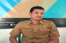 70 Pegawai Negeri di...