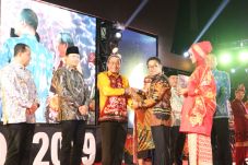 Ratu Tatu Dinobatkan...