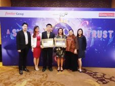 Raih Top Brand Award...