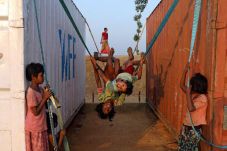 Rohingya Menolak Dikirim...
