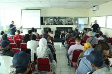 Ratusan Warga Antusias...