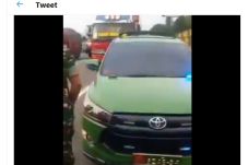 Gunakan Pelat Pusat...
