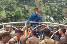 Pelantikan Anggota DPRD...