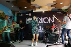 Buat Album, Marion Jola...