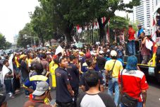 Tolak Ganjil Genap,...