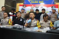 Polisi Tembak Pembunuh...