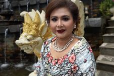 Helen Sparingga Lepas...