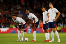 Southgate Sisipkan Empat...