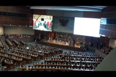 Bangku Kosong Dominasi...