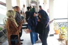 Warga Korban Penggusuran...