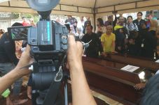 Ayah dan Anak Korban...