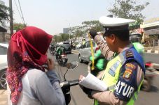 Wanita Cantik Ini Terjaring...
