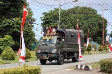 Truk TNI/Polri Evakuasi...