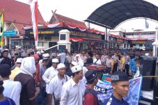 Dukung Ustaz Abdul Somad,...