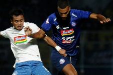 Arema Ditahan Imbang...