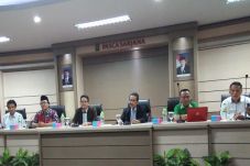 Banjir Kritik, Abdul...