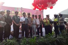 Polisi Jaga Ratusan...