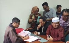 Penceramah Gus Nur Dituntut...