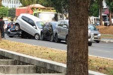 Tabrakan Beruntun di...