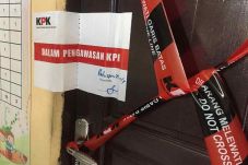 KPK Geledah Ruang Kerja...