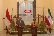 Zarif: Palestina Bukan...