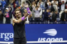 Rafael Nadal Bidik Trofi...