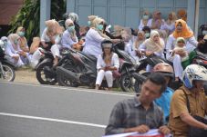 Massa Ampera Demo Dirut...