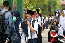 Asap Semakin Pekat,...
