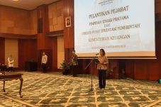 Lantik 25 Pejabat Kemenkeu,...
