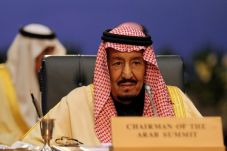 Raja Arab Saudi Pecat...