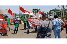 Puluhan Orang Datangi...