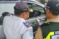 Manfaatkan Ganjil Genap,...