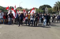 Ratusan Mahasiswa Demo...