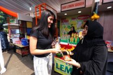 Sukses Kembangkan Bisnis,...