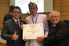 Indonesia Menerima Penghargaan...