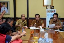 Uang Gaji Honorer Rp1,6...