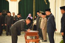 Gubernur Jabar Lantik...