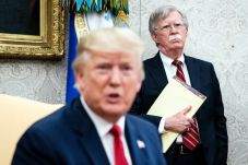Trump Pecat Penasihat...