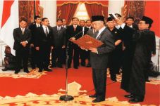 Bacharuddin Jusuf Habibie,...